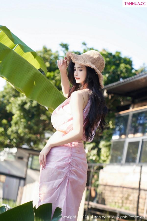 李浅浅  [XiuRen]高清写真图 2023.08.24 No.7281 浅浅Danny 户外美腿第15张图片